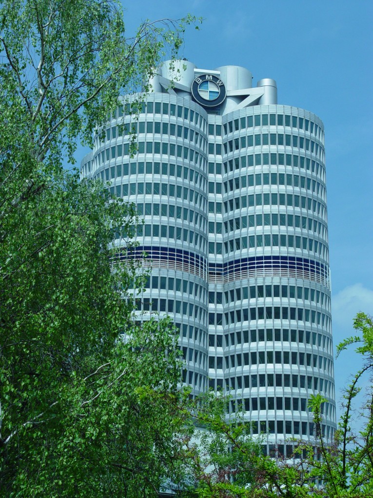 BMW apuesta por los jóvenes talentos y ofrece becas en su central en Múnich
